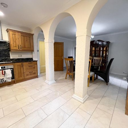 Spacious Flat Sleeps 8 Near Princes Street Единбург Екстер'єр фото