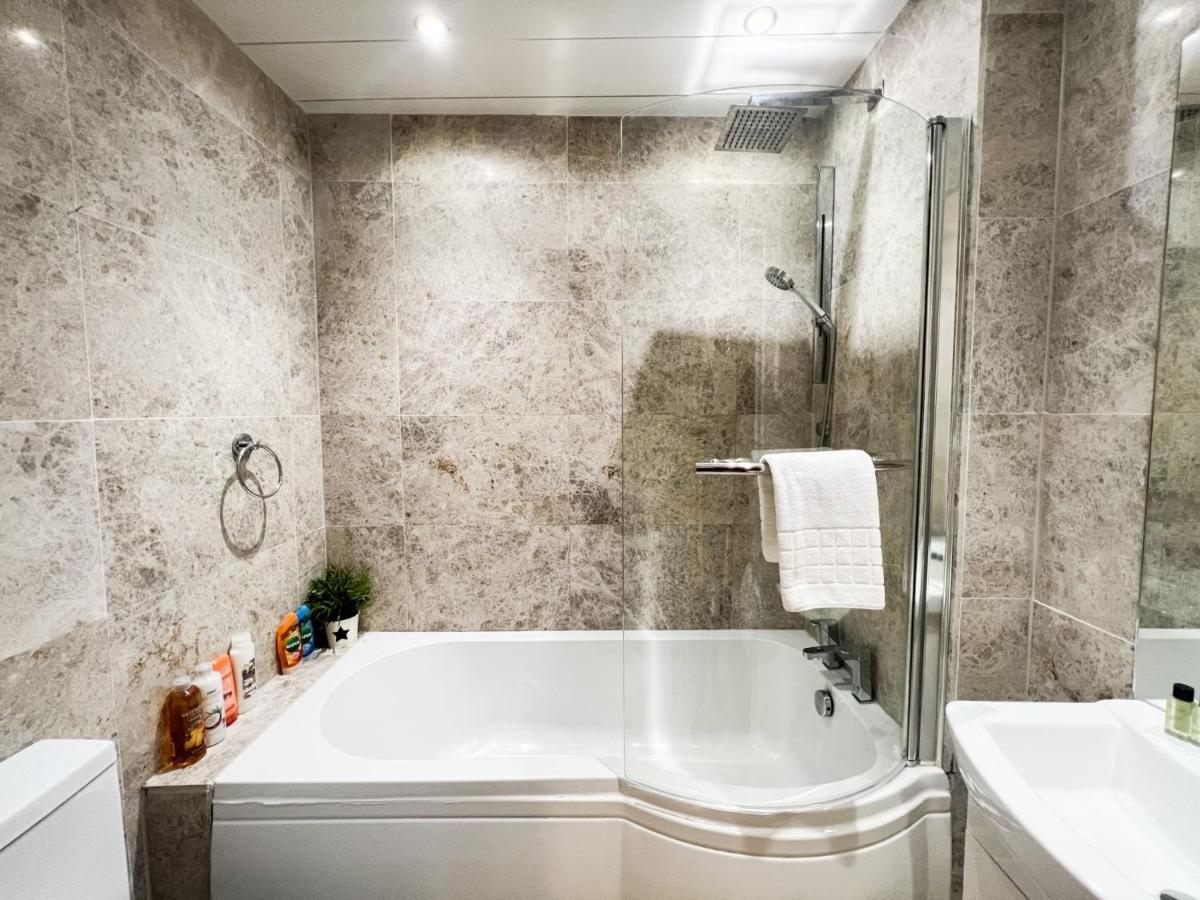 Spacious Flat Sleeps 8 Near Princes Street Единбург Екстер'єр фото