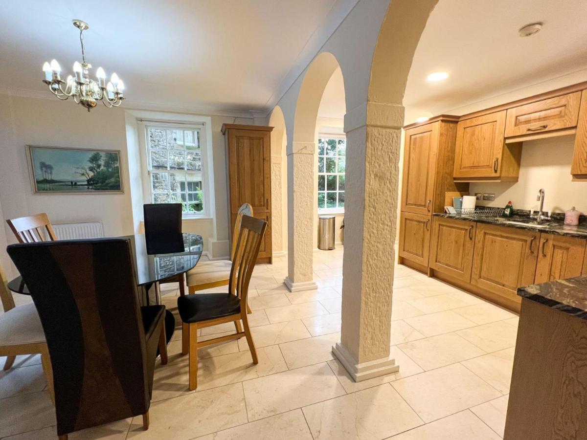 Spacious Flat Sleeps 8 Near Princes Street Единбург Екстер'єр фото