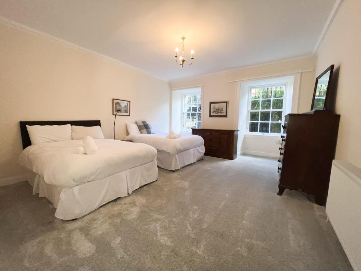 Spacious Flat Sleeps 8 Near Princes Street Единбург Екстер'єр фото