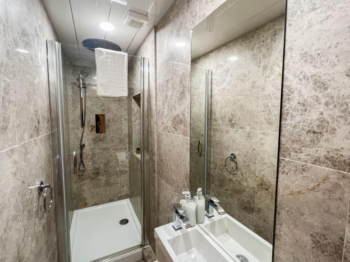 Spacious Flat Sleeps 8 Near Princes Street Единбург Екстер'єр фото