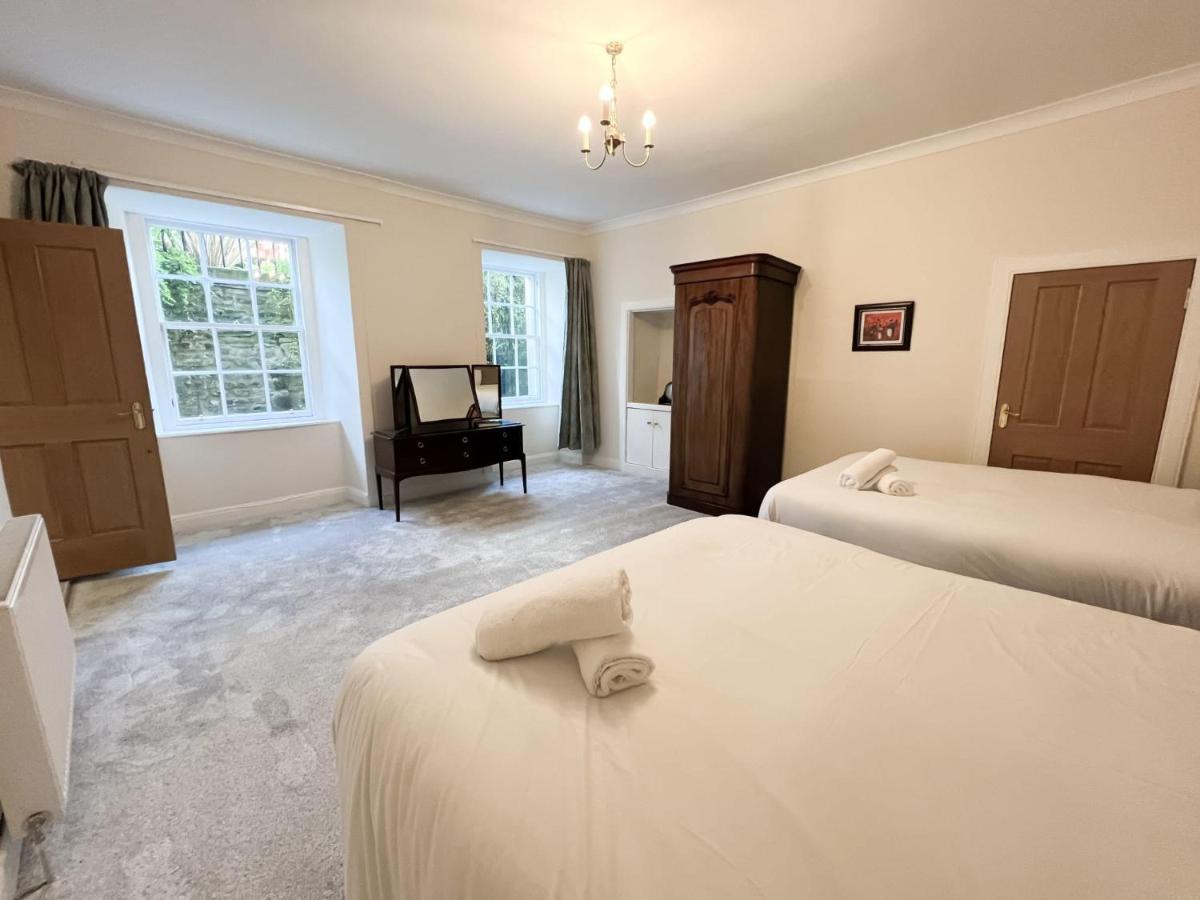 Spacious Flat Sleeps 8 Near Princes Street Единбург Екстер'єр фото