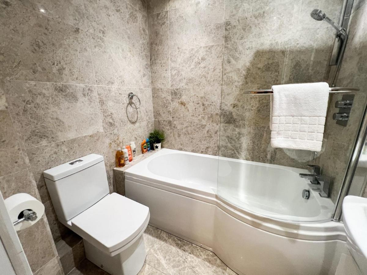 Spacious Flat Sleeps 8 Near Princes Street Единбург Екстер'єр фото