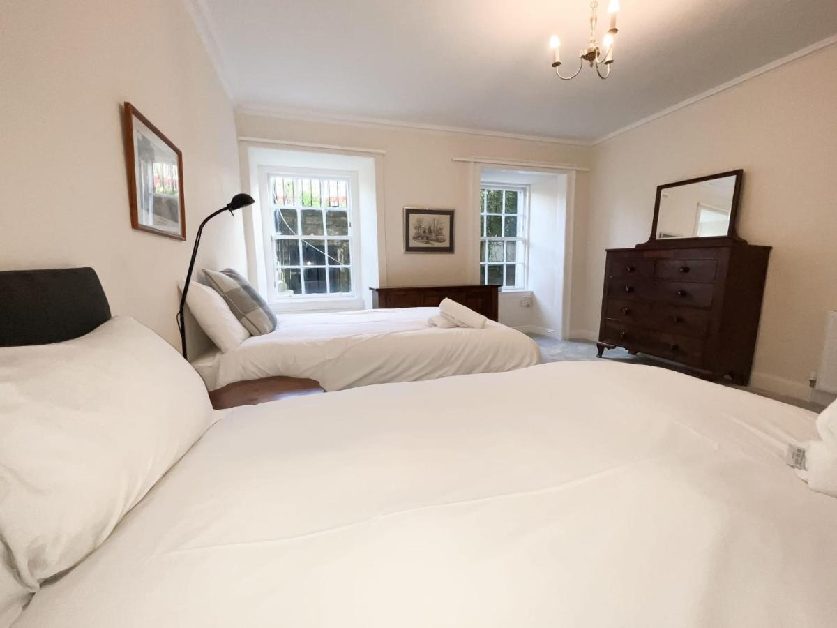 Spacious Flat Sleeps 8 Near Princes Street Единбург Екстер'єр фото