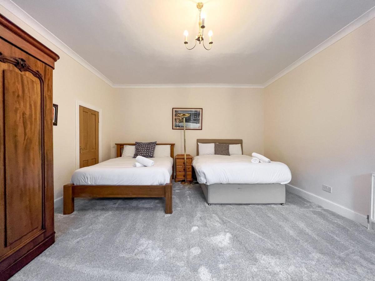 Spacious Flat Sleeps 8 Near Princes Street Единбург Екстер'єр фото